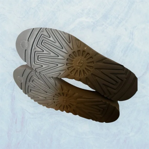 New without Box UGG Cory II Gray Suede Shearling Boots. Size 7. - Picture 4 of 4